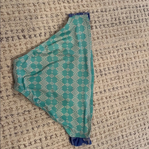 Bikini - Picture 2 of 2